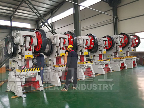 經(jīng)過(guò)6s整頓后的沖床車(chē)間