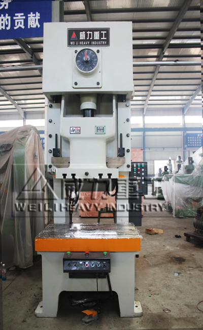 160噸國標沖床加工車間