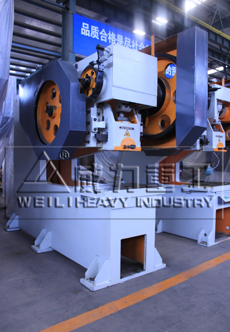 山東威力重工生產的國標沖床（深喉式）