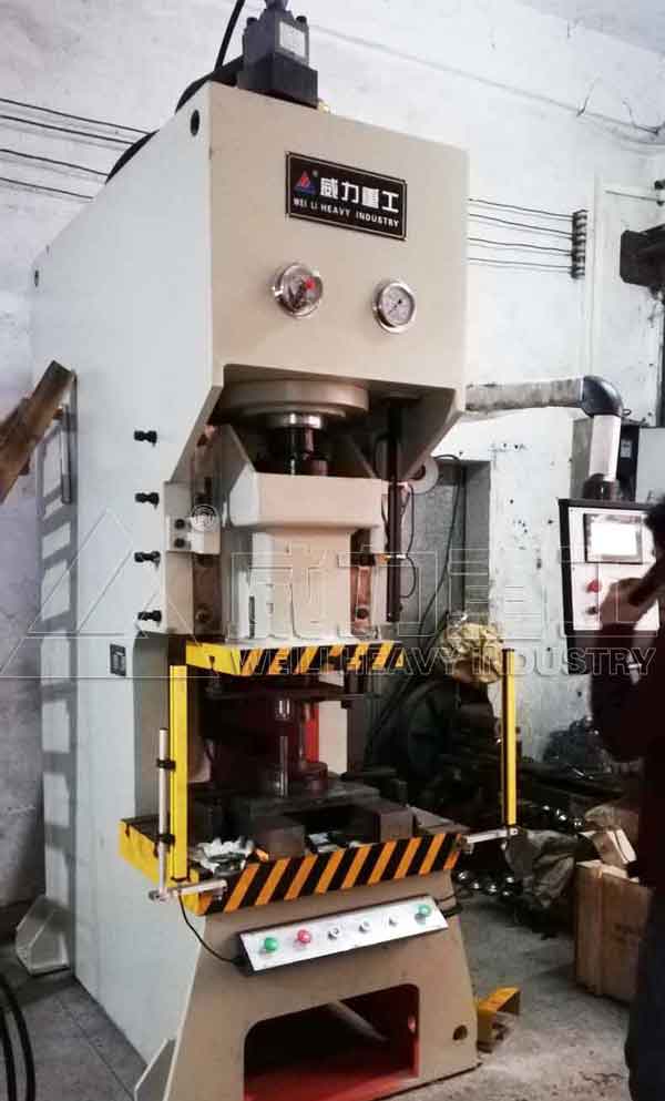 廣東客戶(hù)訂購(gòu)的100噸液壓沖床